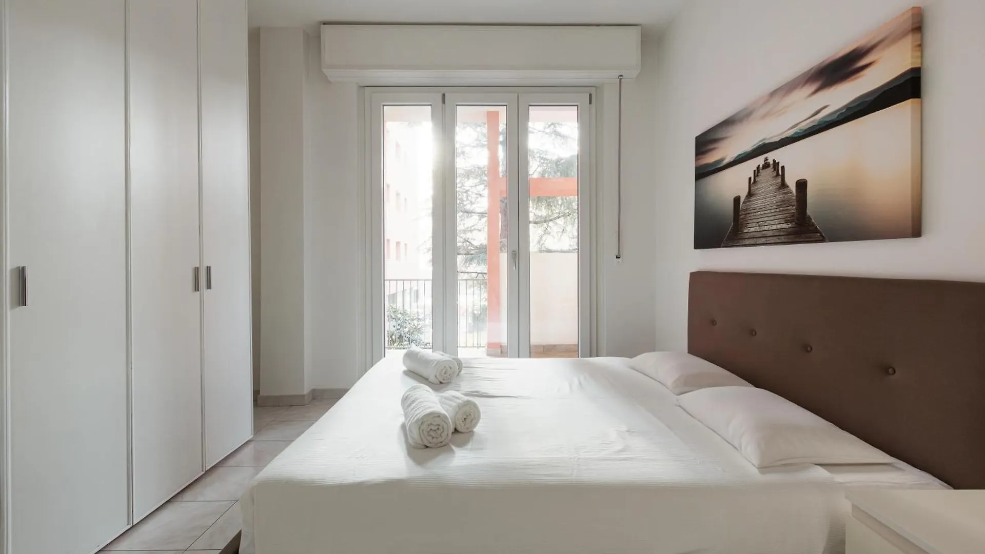Corvetto M3 - Bright Apt. With Balcony! Milan