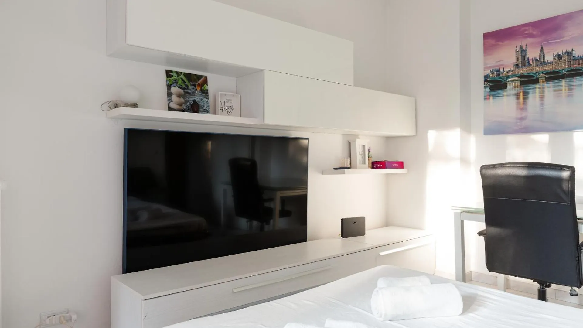 Corvetto M3 - Bright Apt. With Balcony! Milan Apartment