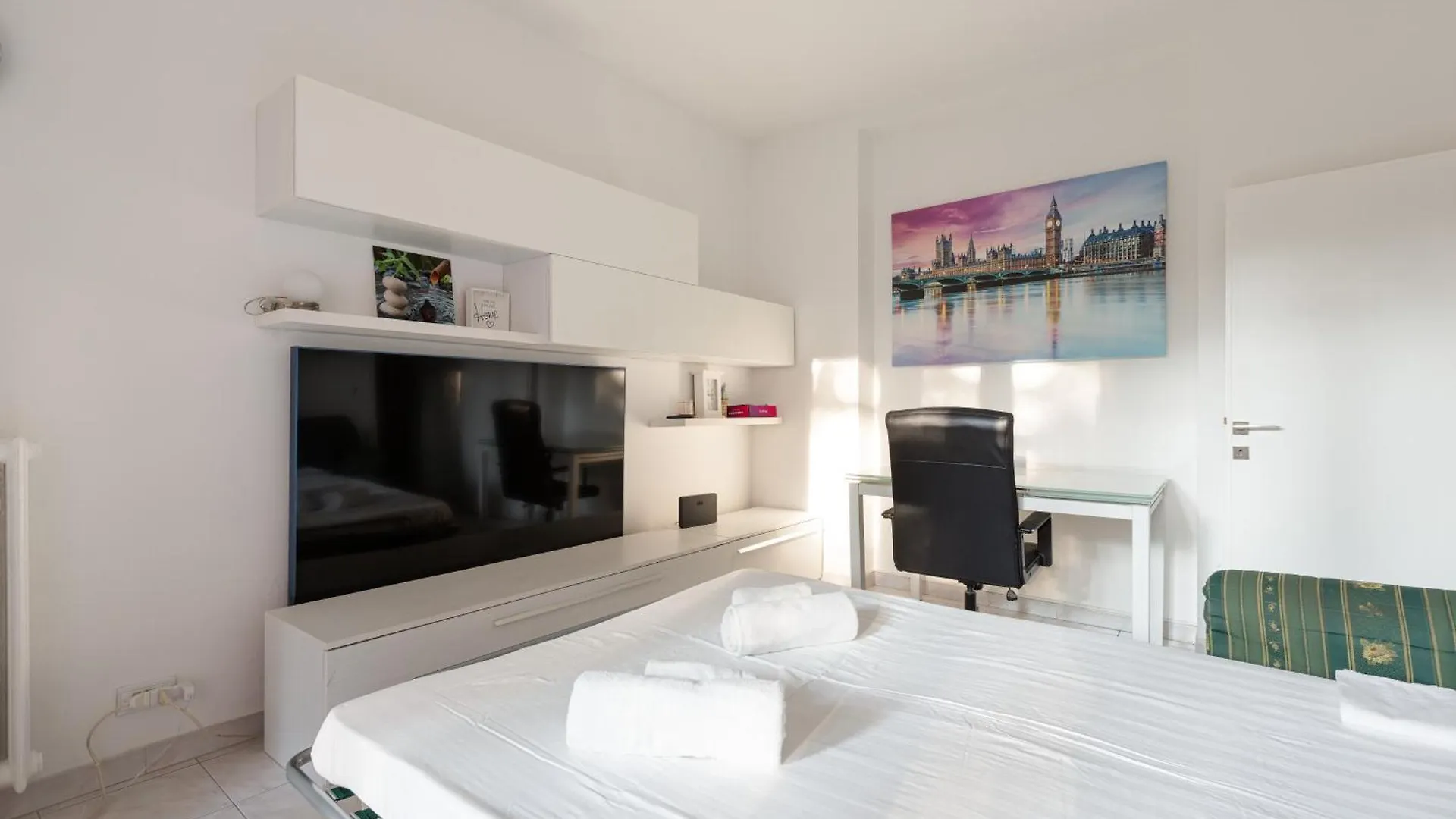 Corvetto M3 - Bright Apt. With Balcony! Milan