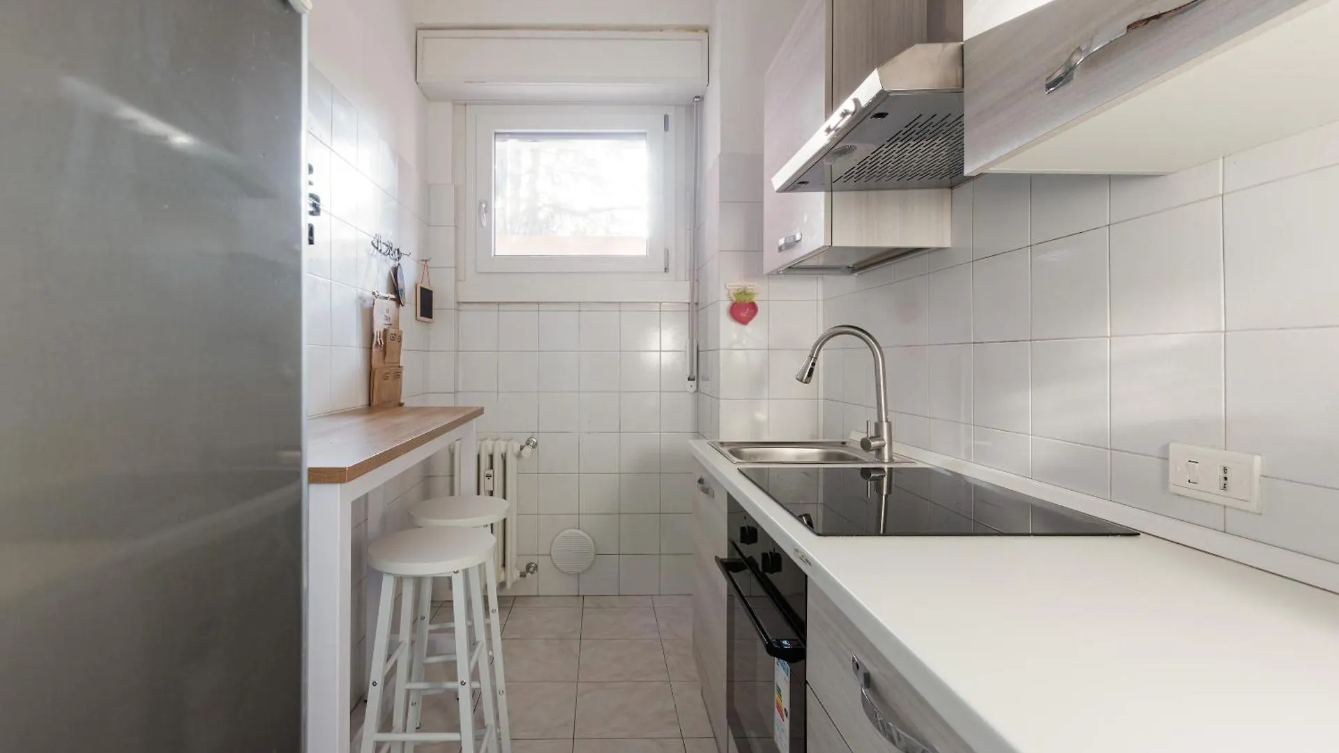 Corvetto M3 - Bright Apt. With Balcony! Milan