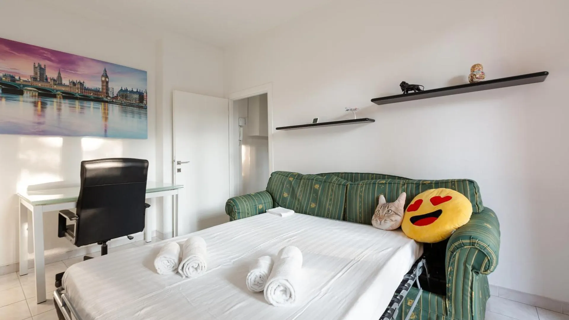 Apartment Corvetto M3 - Bright Apt. With Balcony! Milan Italy
