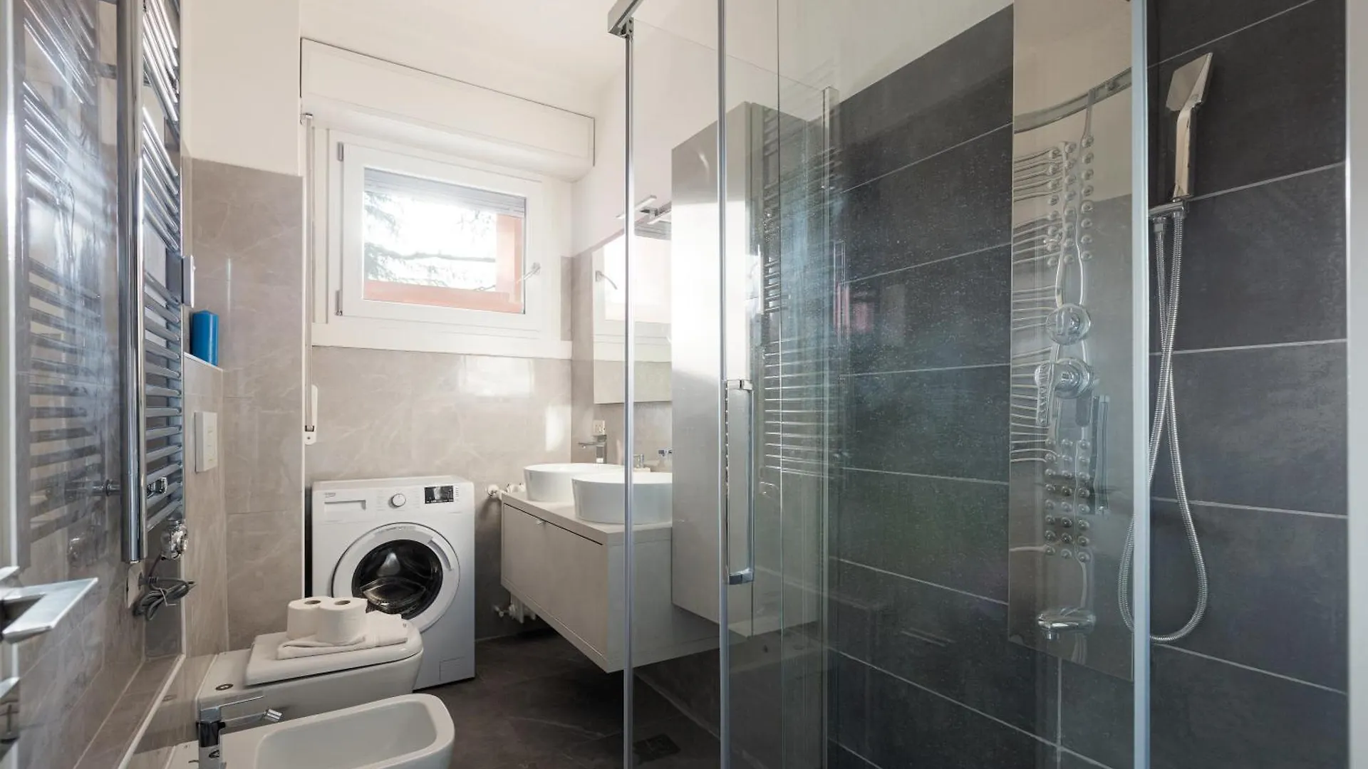 Corvetto M3 - Bright Apt. With Balcony! Milan Apartment